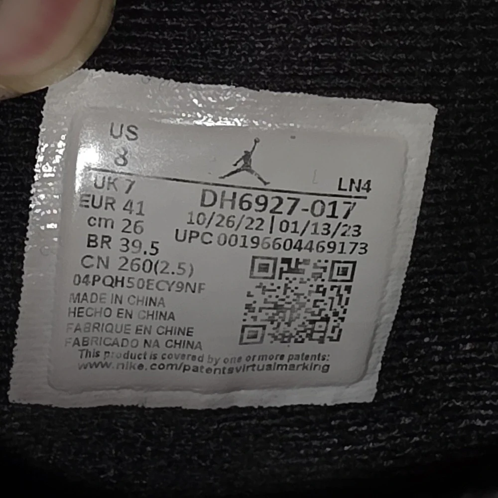Size 8 - Jordan 4 Retro Mid Thunder
